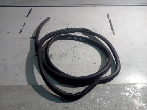 Nissan QASHQAI III J12 Ущільнювач дверей лівий задній