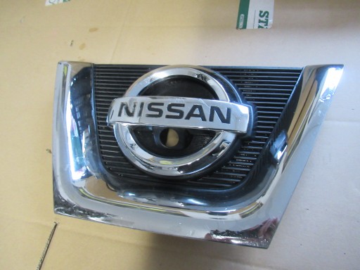 7654389 - НИССАН КАШКАИ J10 ЛИФТ 2012г. ЭМБЛЕМА решетка