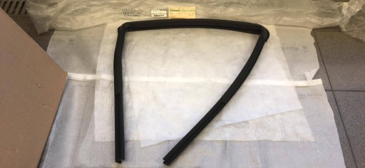 82331-JD24B - УПЛОТНИТЕЛЬ ОКОН NISSAN QASHQAI J10 ЛЕВЫЙ НОВЫЙ ОРИГИНАЛ!