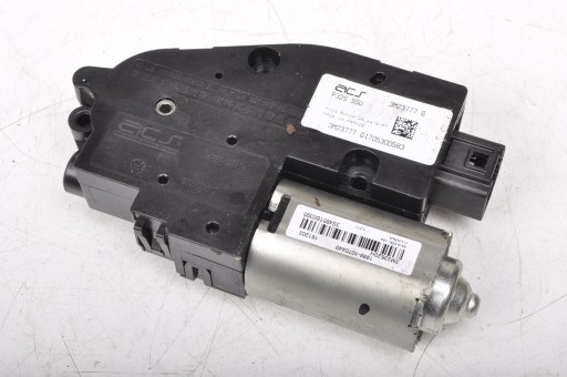 3M23520H - NISSAN QASHQAI J11 МОТОР ЛЮКА 3M23777G