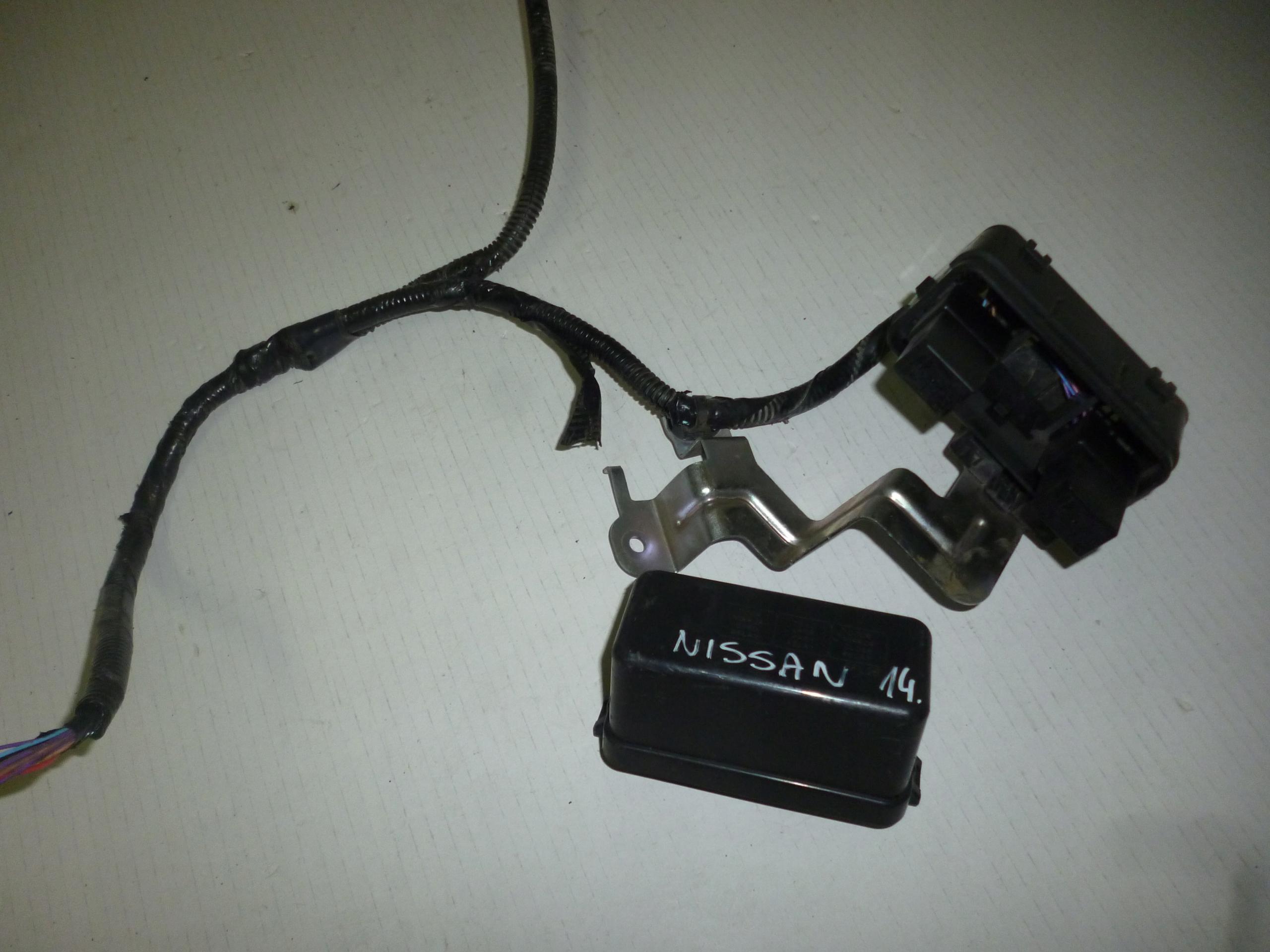 K1538265F10 - NISSAN X-TRAIL T32 блок запобіжників