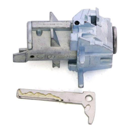 Новая левая дверная вставка MERCEDES W212 W204