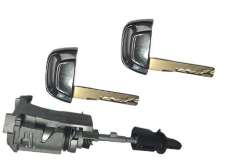 Au28 - Новая вставка двери левый замок AUDI A4 B8 A5 8T