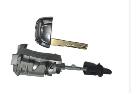 Au28 - Новая вставка двери левый замок AUDI A4 B8 A5 8T