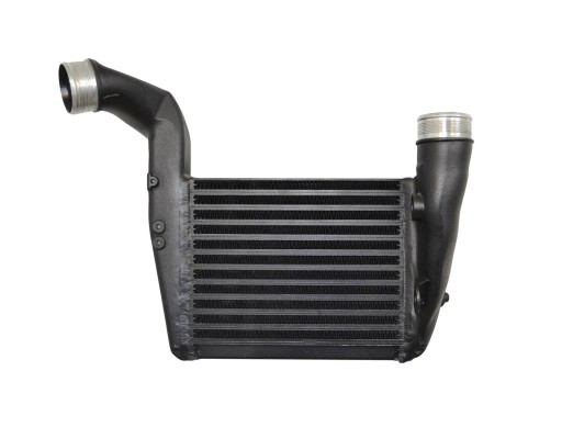 AU13055RX - НОВЫЙ ИНТЕРКУЛЕР AUDI A6 C6 RS6 07L145805A ЛЕВЫЙ