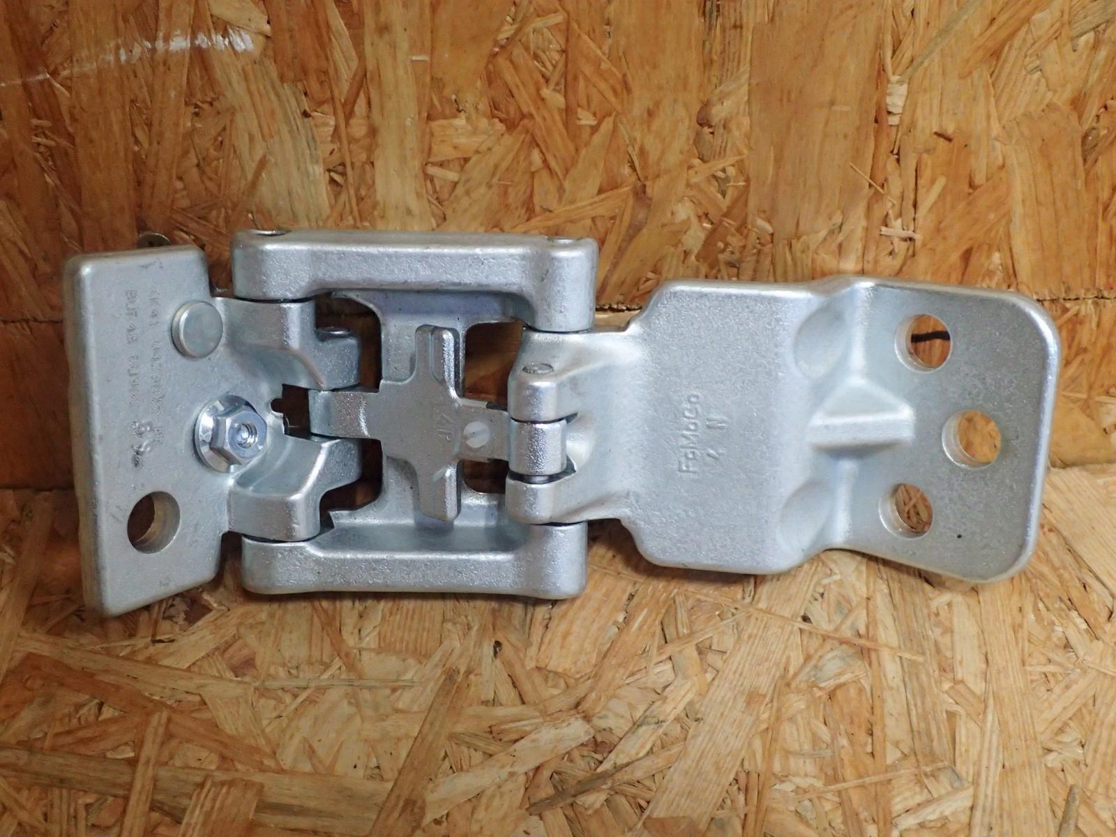 KK41-V429A15-BB - НОВА ПЕТЛЯ ЗАДНІХ ДВЕРЕЙ FORD TRANSIT MK8 2013-