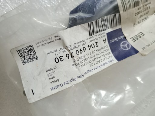 Накладка заднего бампера MERCEDES W204 C class. 2046907630 НОВЫЙ OE