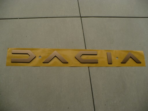 908903545R - Задня наклейка надпис Dacia Sandero III Jogger Duster II МІДНИЙ ОРИГІНАЛ!