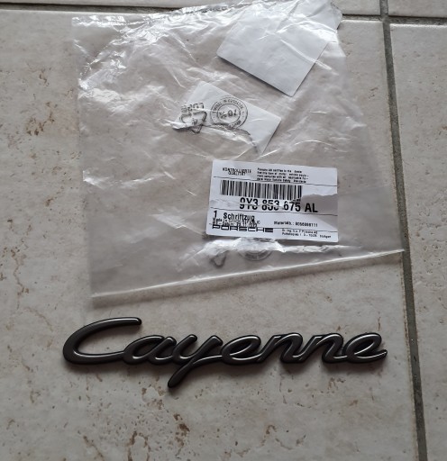 9Y3853675 - Напис, емблема кришки багажника Porsche Cayenne 2020 - НОВИЙ ОРИГІНАЛ