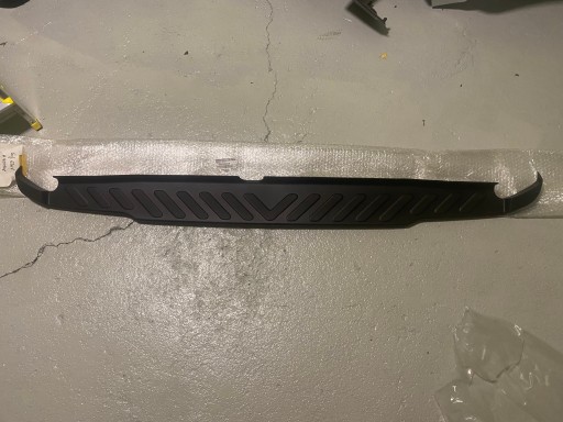 850644KJ0A 850644KJOA - Накладка на порог заднего бампера Navara D32