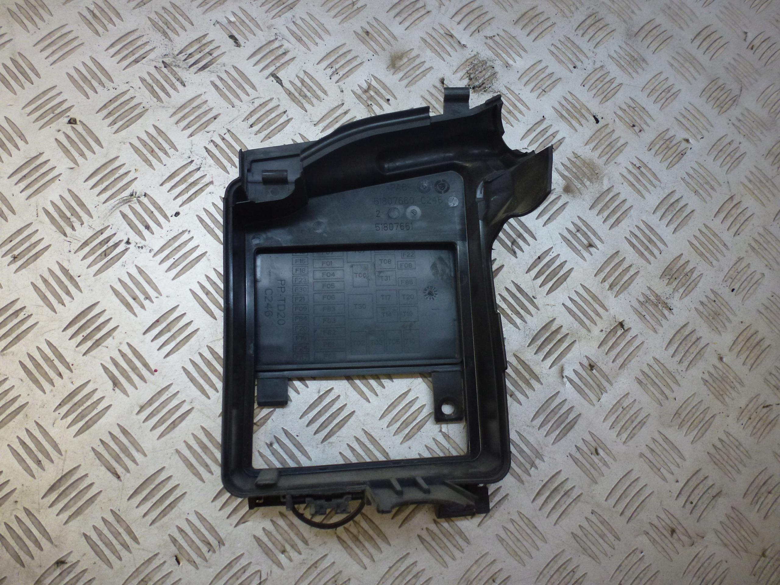 КОРПУС БЛОКА ПРЕДОХРАНИТЕЛЕЙ FIAT 500 51807660