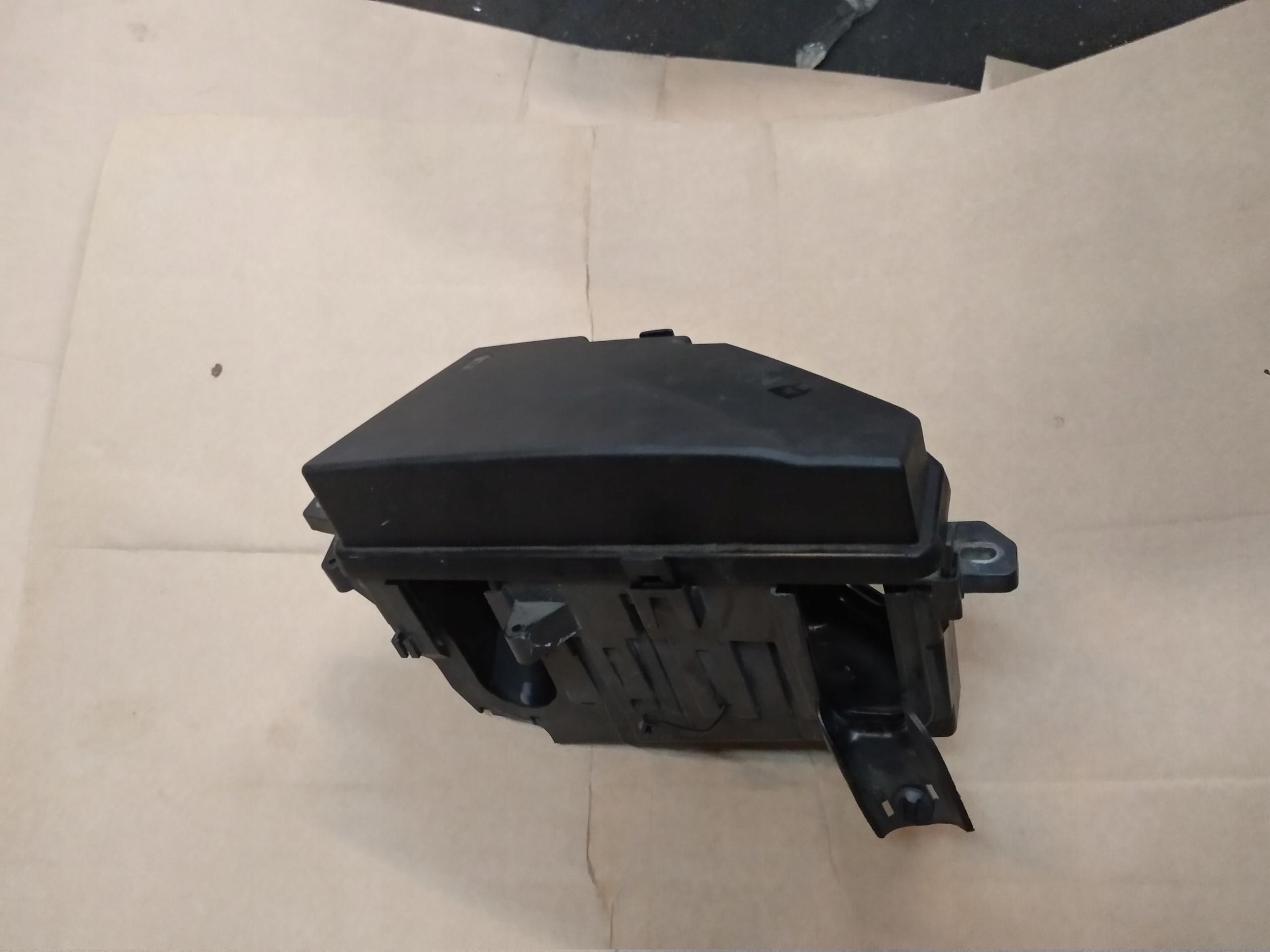 31398000 31398001 - КОРПУС БЛОКУ ЗАПОБІЖНИКІВ VOLVO XC60 XC90