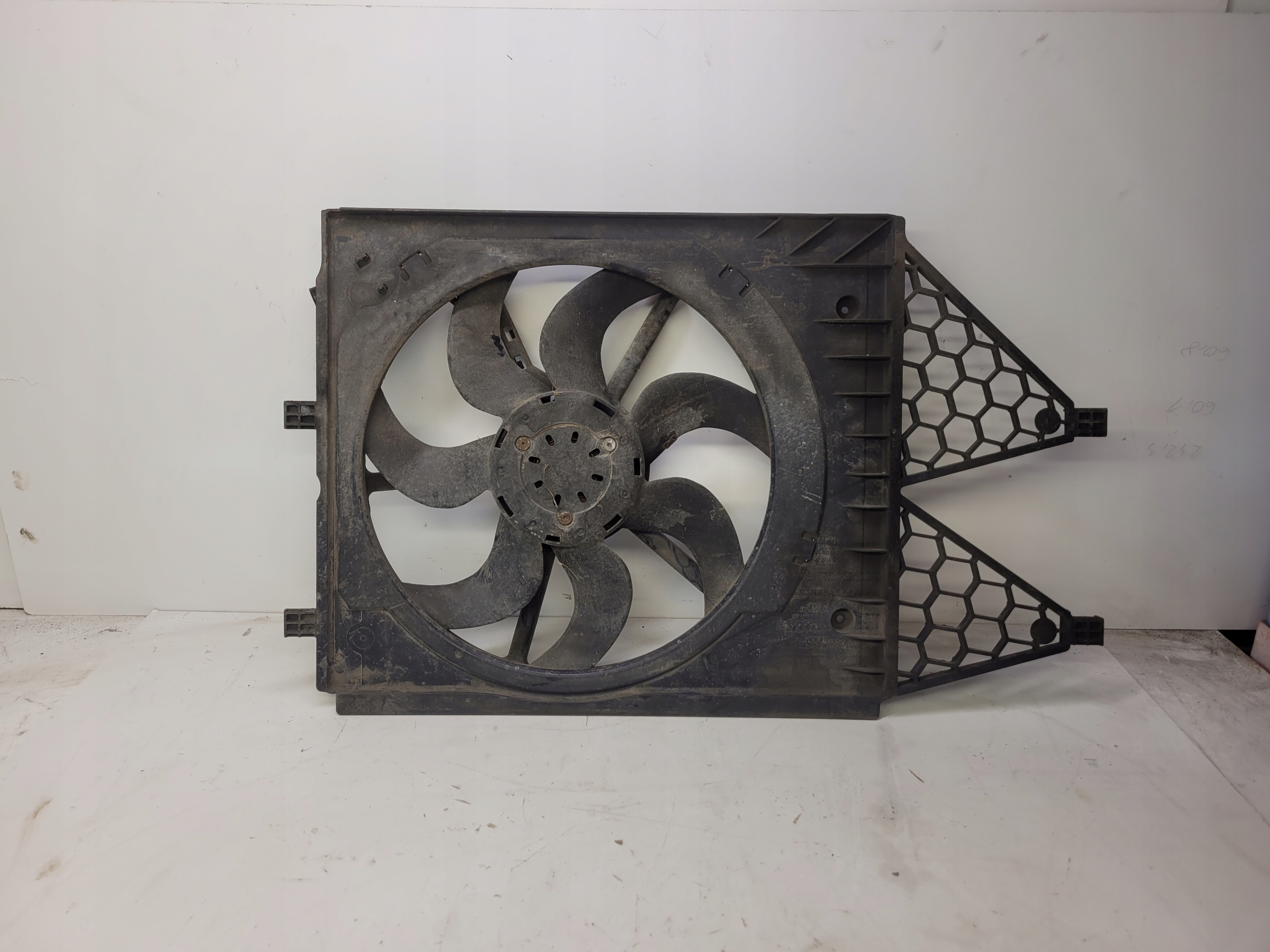 Корпус вентилятора AUDI A1 8X VW SEAT 6R0121207Q