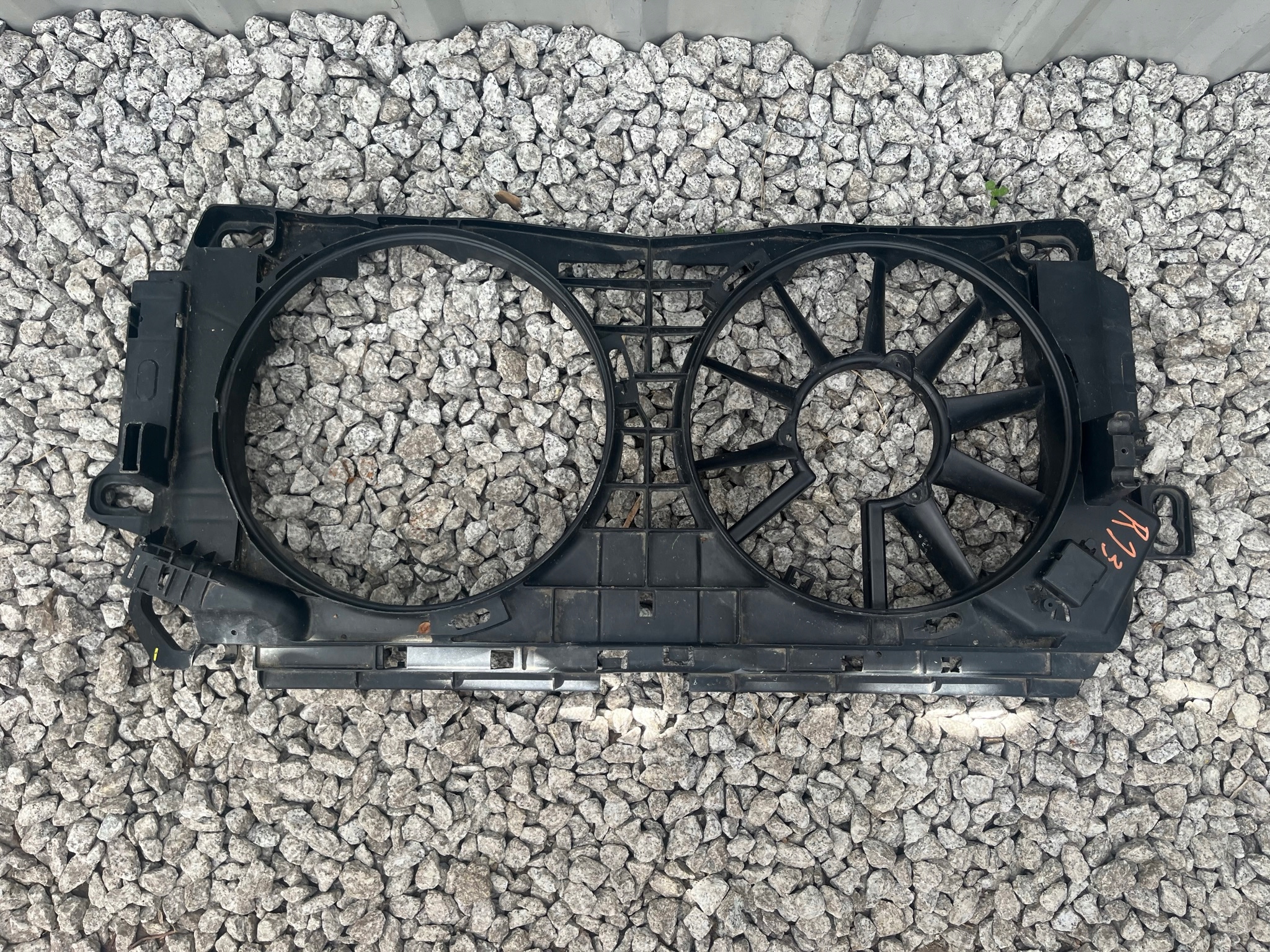 M158599 - КОРПУС ВЕНТИЛЯТОРА MERCEDES SPRINTER CRAFTER 06-17