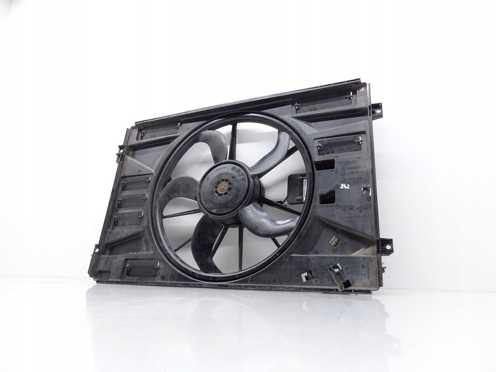 1K0121203AN - КОРПУС ВЕНТИЛЯТОРА VW GOLF VI 1.6 TDI 1K0121205AF