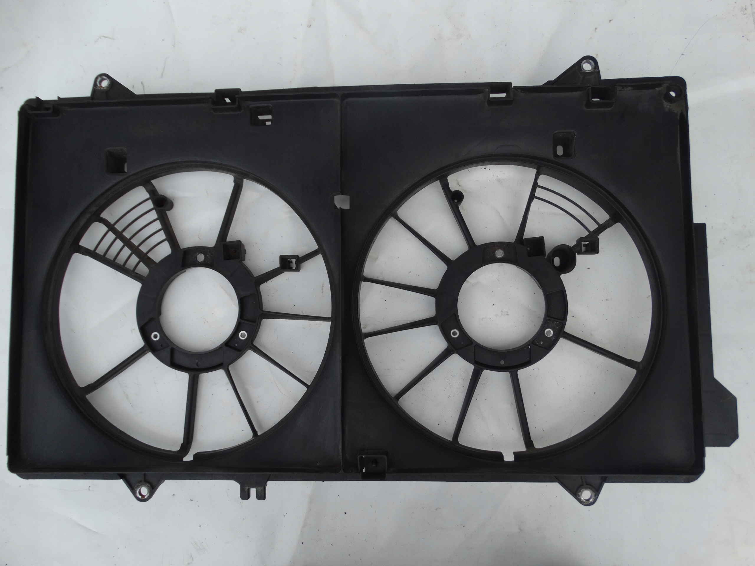 MZ86002DR - КОРПУС ВЕНТИЛЯТОРА ВЕНТИЛЯТОРОВ MAZDA CX - 5 И KE