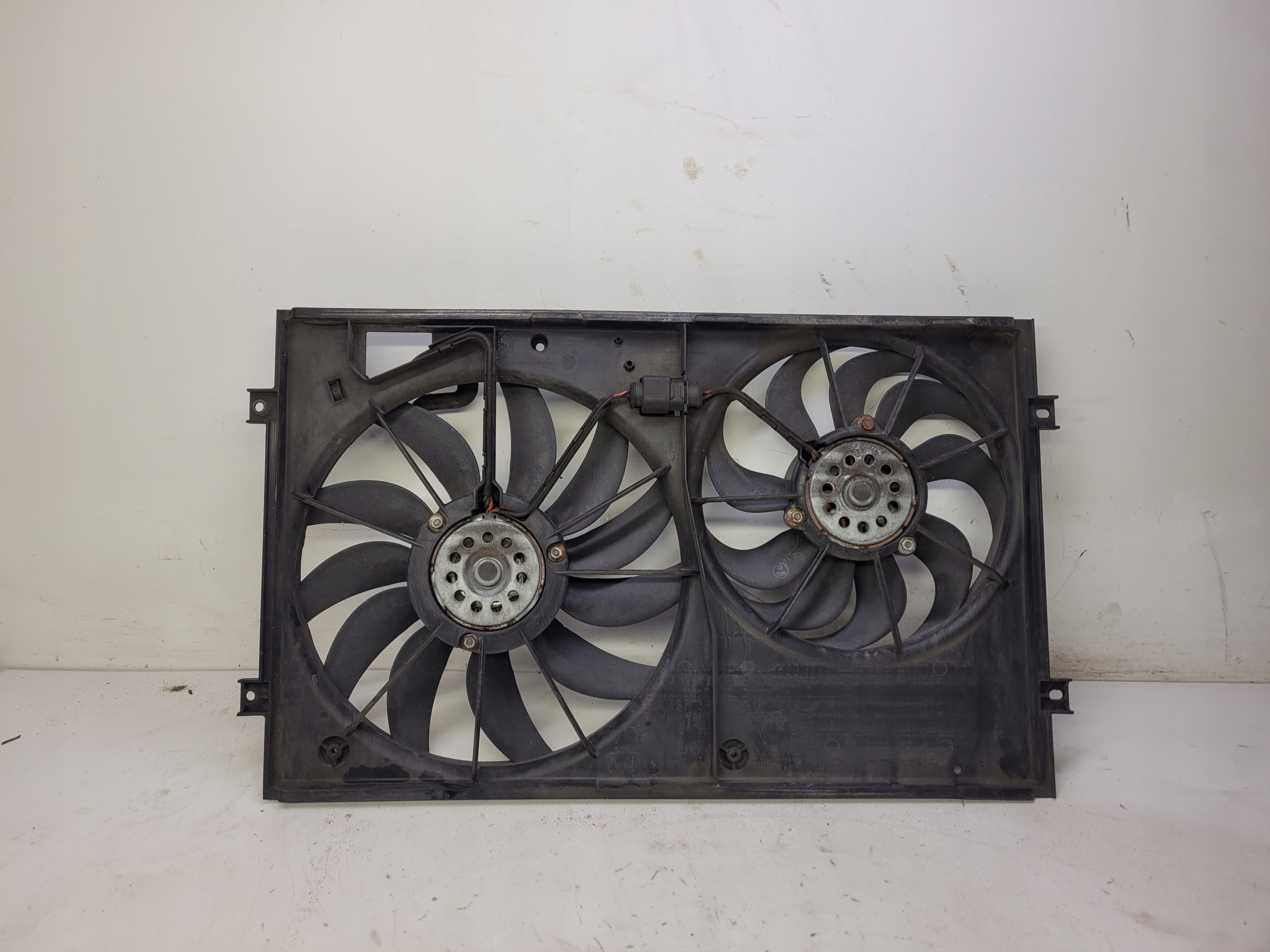 КОРПУС ВЕНТИЛЯТОРІВ AUDI VW SEAT 1K0121207M