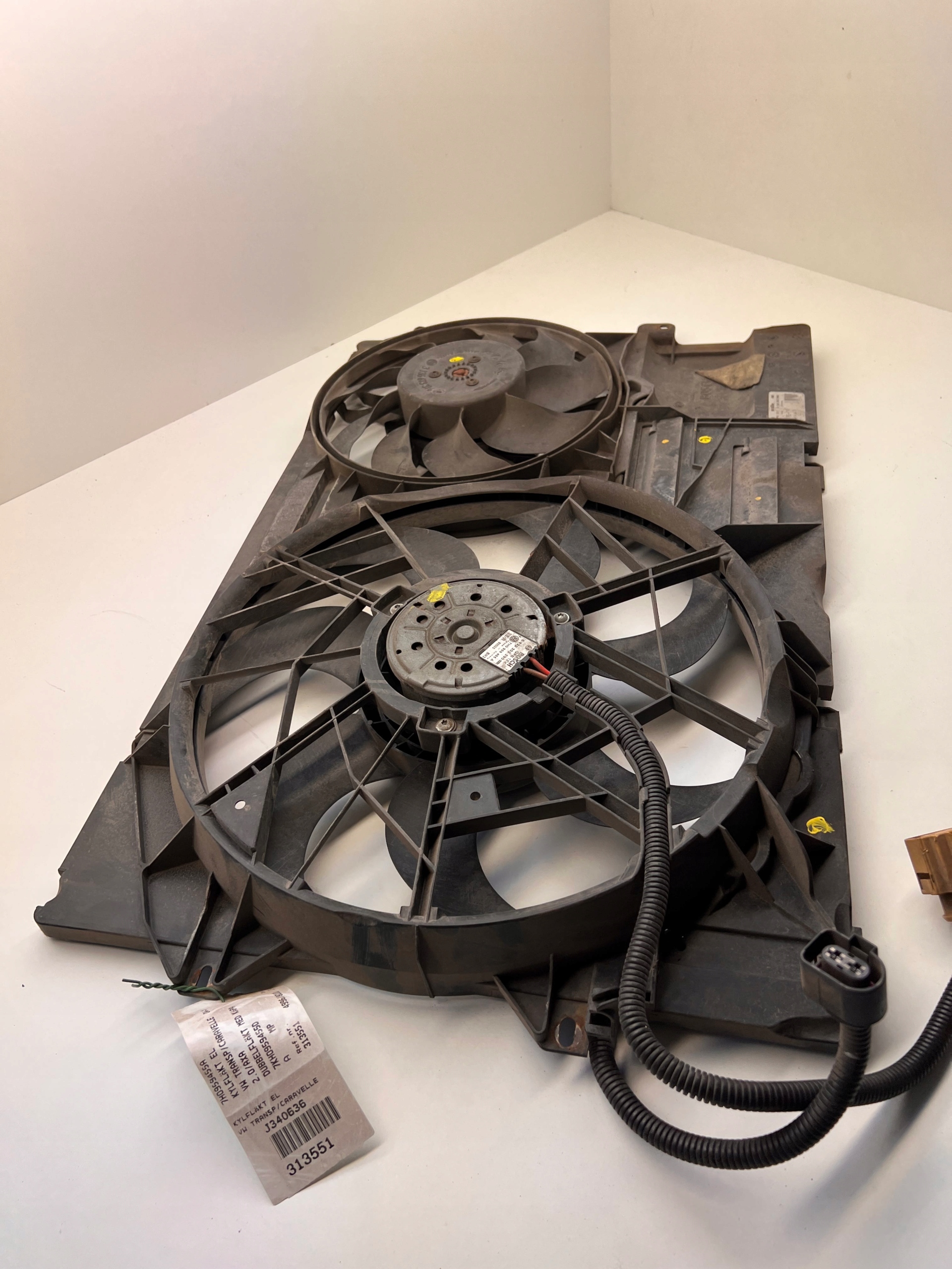 Корпус вентиляторів VW T5 2.0 TDI 0130303966