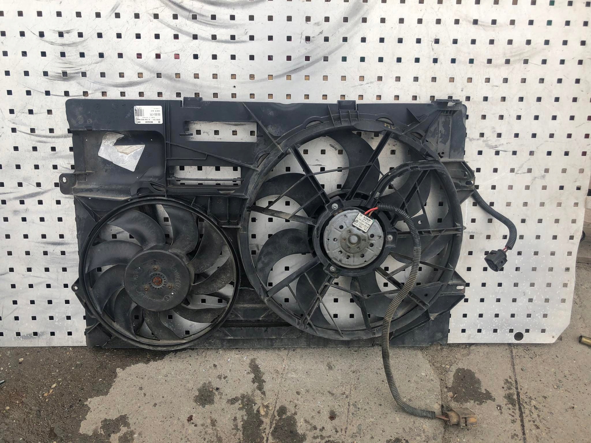 Корпус вентиляторов VW T5 2.5 TDI 0130303966 KLIMA