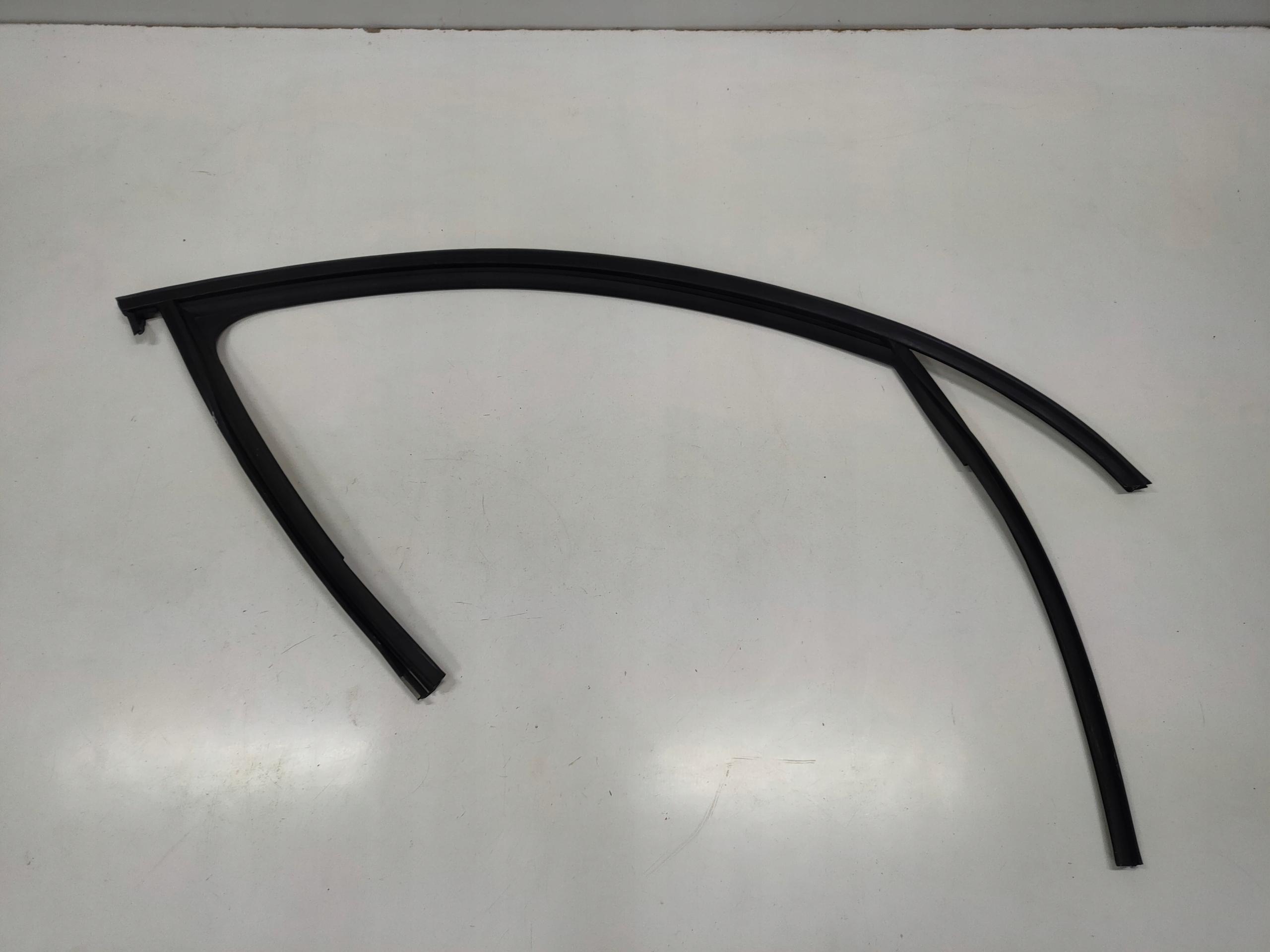 5E0837431 - OCTAVIA III 5E УПЛОТНИТЕЛЬ ДВЕРНАЯ РАМА ПЕРЕДНЯЯ ПРАВАЯ