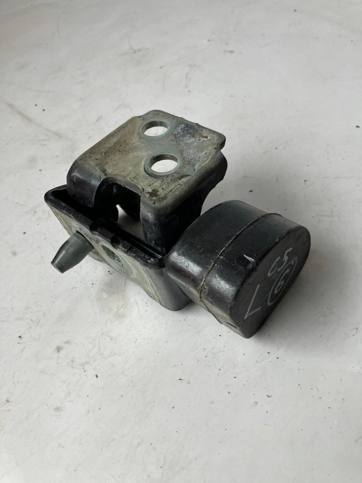 Ограничитель двери C5 III X7 левый EEHD