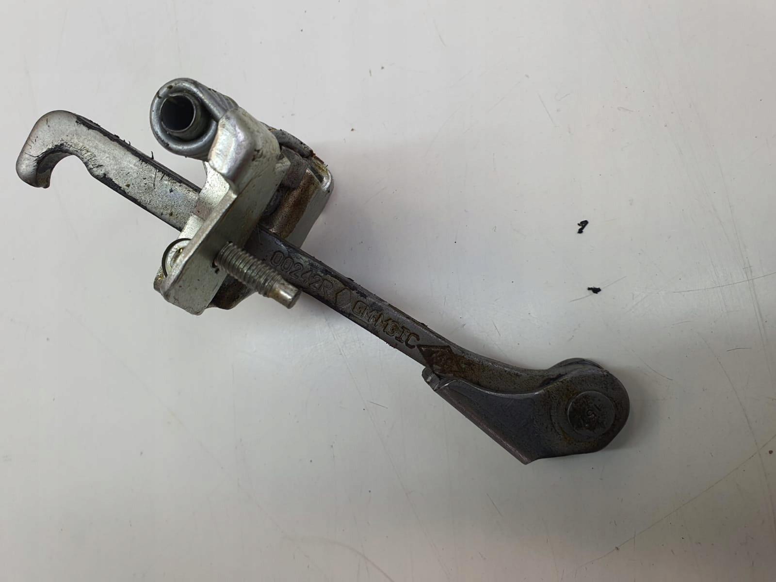 ОГРАНИЧИТЕЛЬ ПРАВОЙ ДВЕРИ УДАРИЛ III VIVARO B