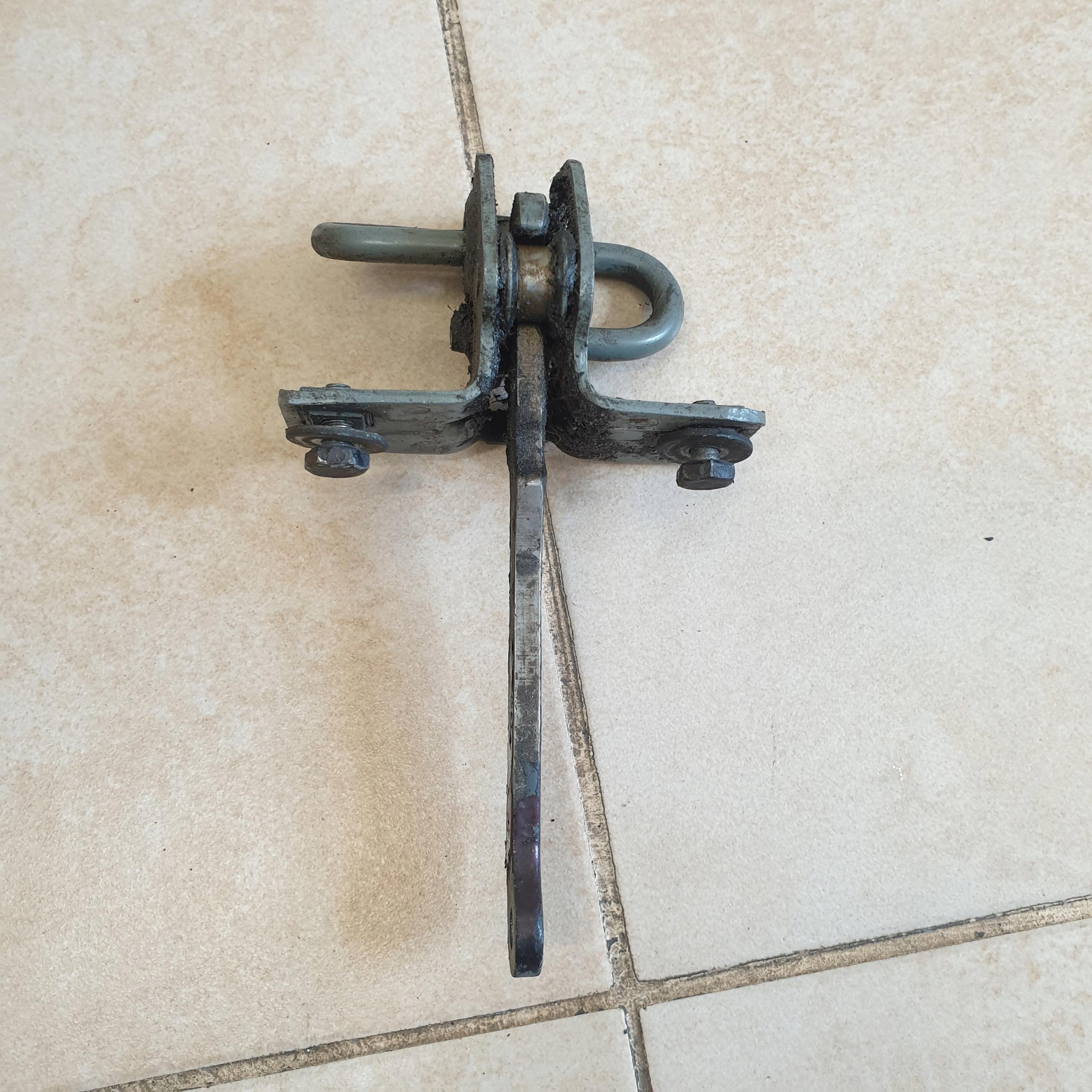 4151- 1884163 - Обмежувач двері пд BMW 3 E30 4151-1884163 OE