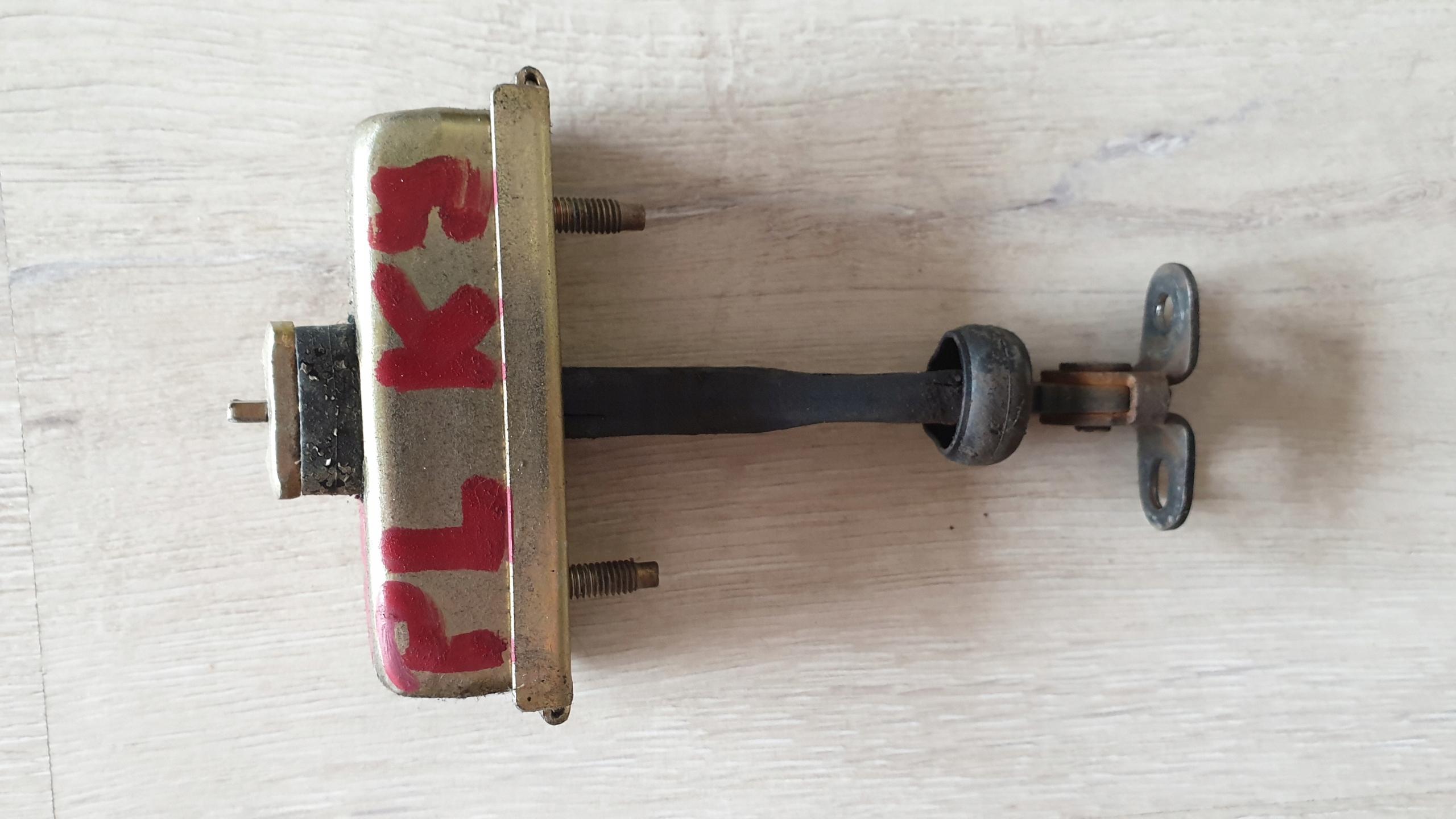 ОБМЕЖУВАЧ ДВЕРЕЙ ПЕРЕДНІЙ ЛІВИЙ JEEP CHEROKEE KJ