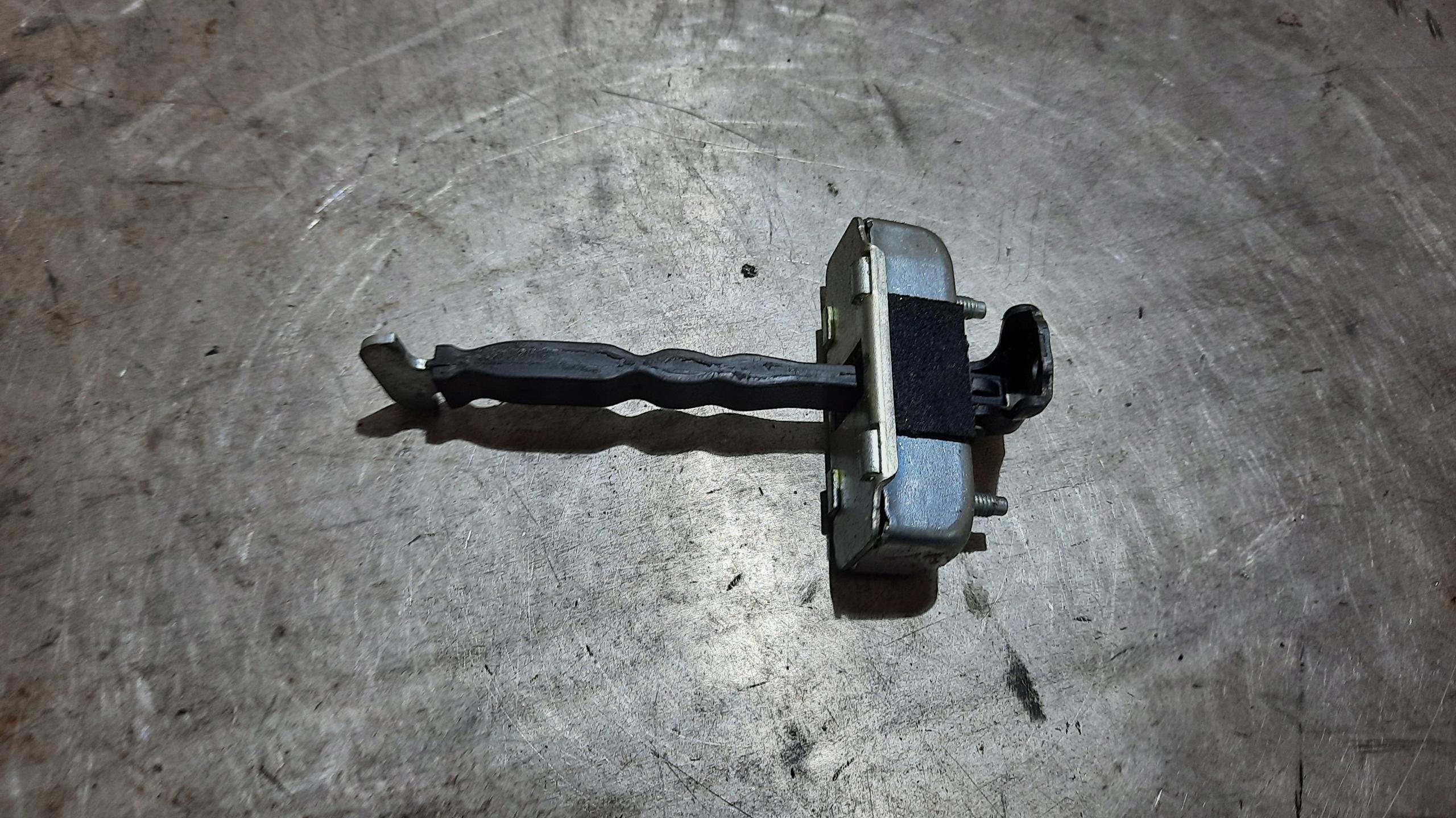 Ограничитель передней двери TOYOTA COROLLA E15 11R