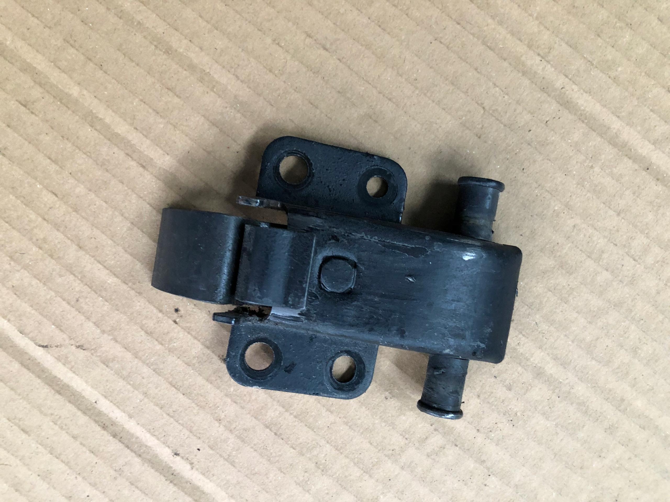 Ограничитель HYUNDAI H350 2013-2022 задняя дверь