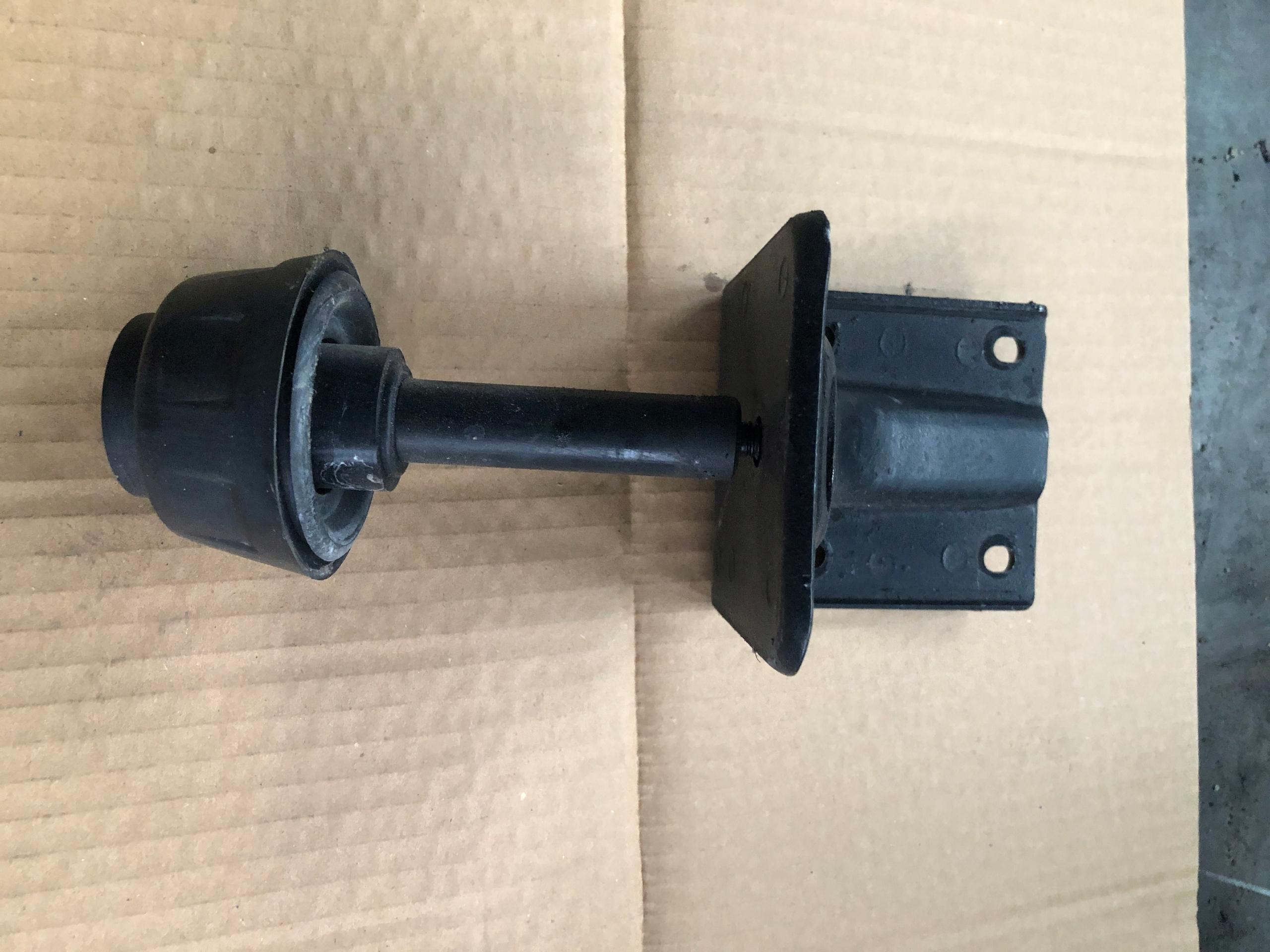 Ограничитель HYUNDAI H350 2013-2022 задняя дверь