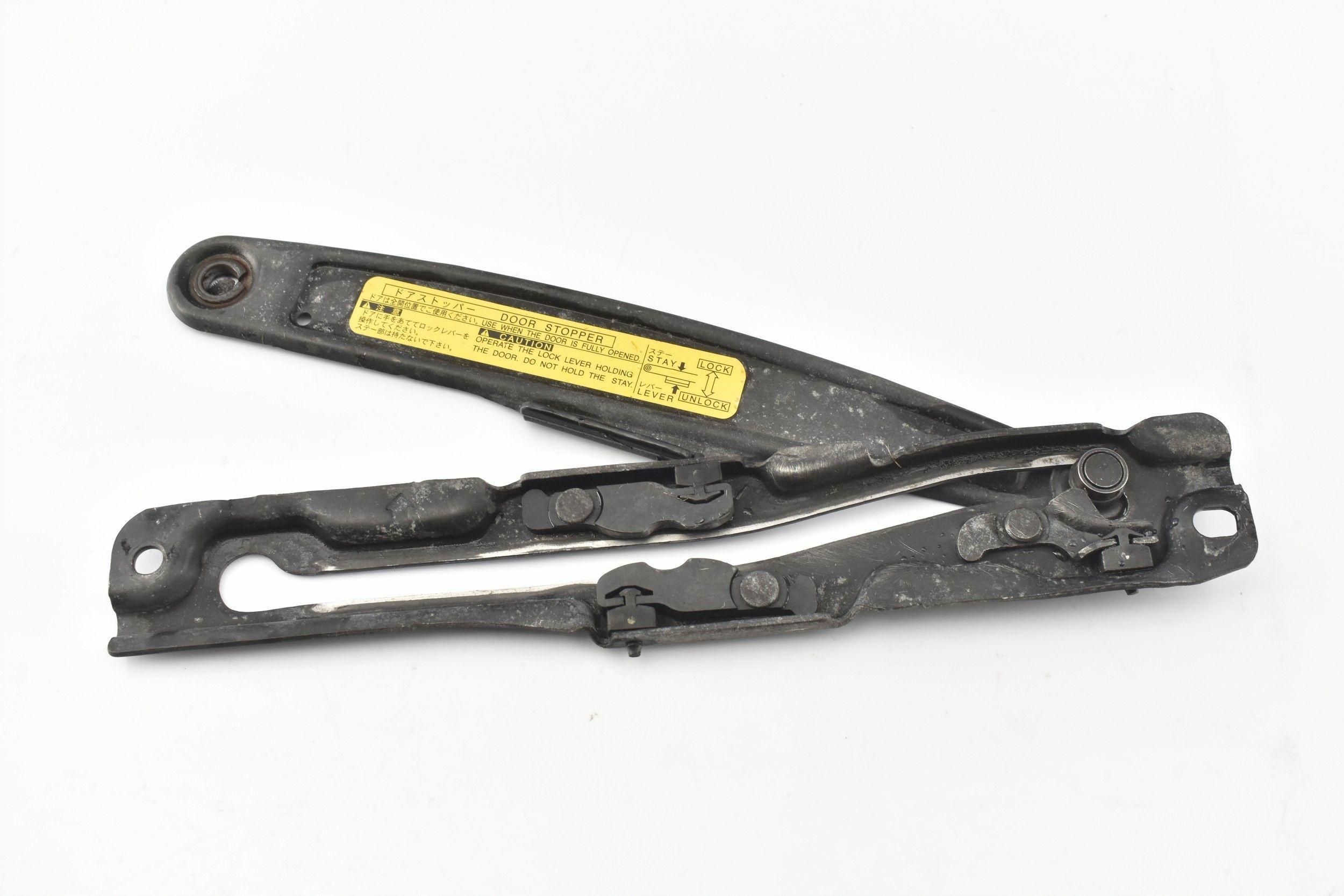 68091-60010 68905-60040 - ОБМЕЖУВАЧ КРИШКИ БАГАЖНИКА GX470 LAND CRUISER 120