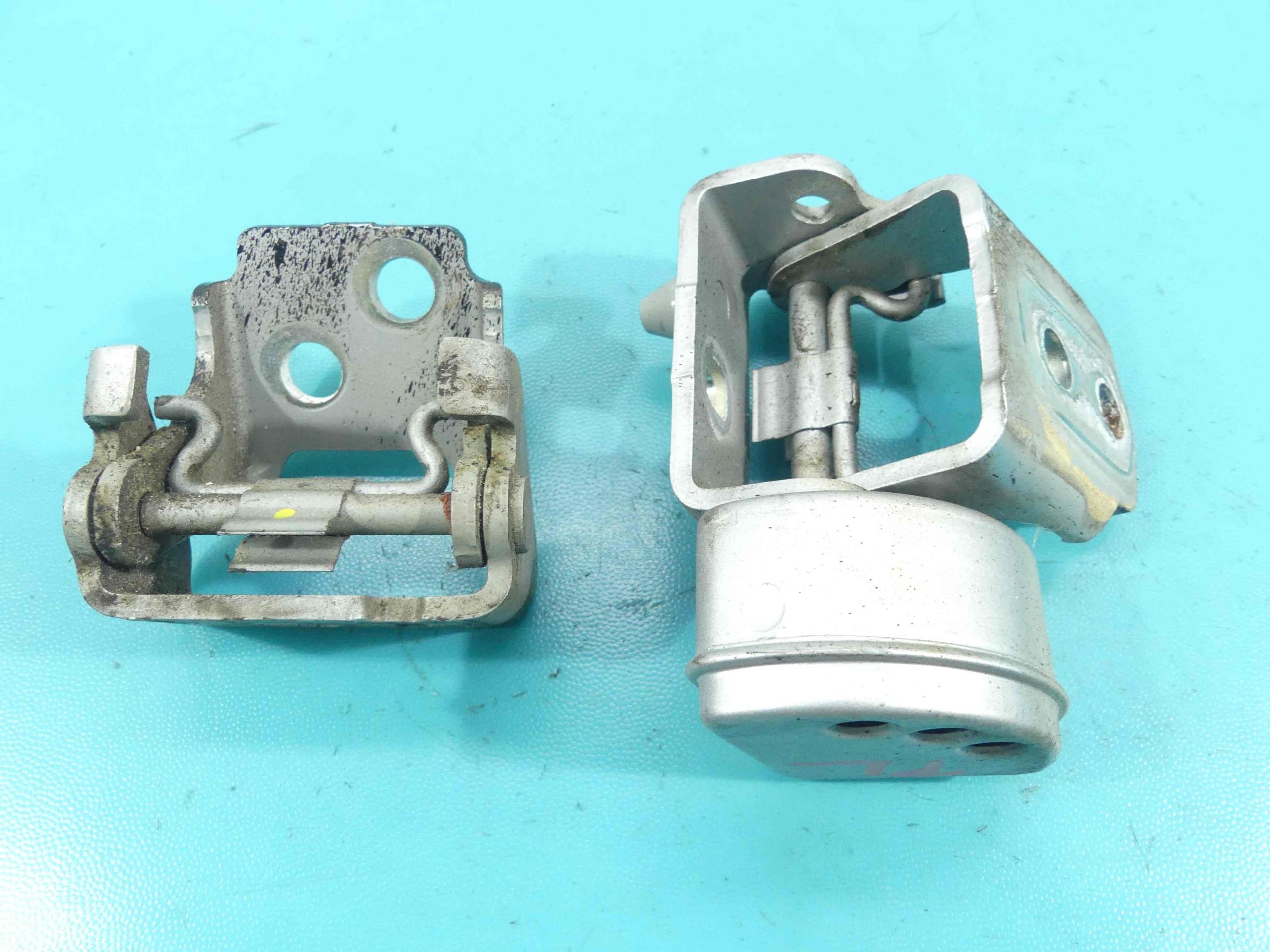 ОБМЕЖУВАЧ ПЕТЛІ ДВЕРІ ПЕРЕДНІЙ ЛІВИЙ PEUGEOT 207 CC