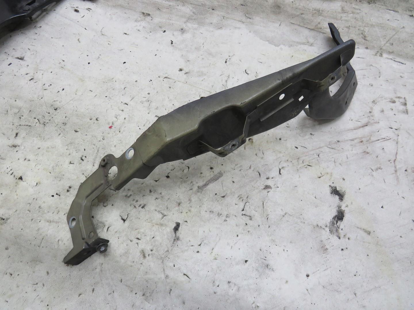 Окуляр фартух лівий передній C4 Picasso II