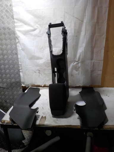 OPEL ASTRA 2012R. 1.7 CDTI ЦЕНТРАЛЬНИЙ ПІДЛОКІТНИК