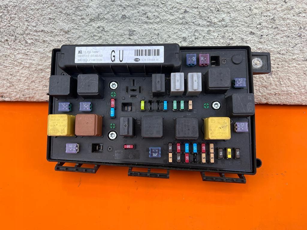 OPEL ASTRA H 13206748M GU БЛОК ЗАПОБІЖНИКІВ