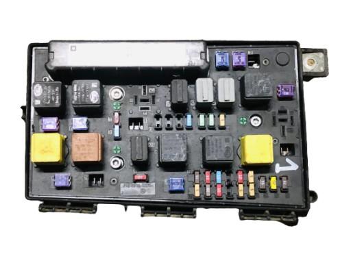 OPEL ASTRA H БЛОК ПРЕДОХРАНИТЕЛЕЙ 13268305