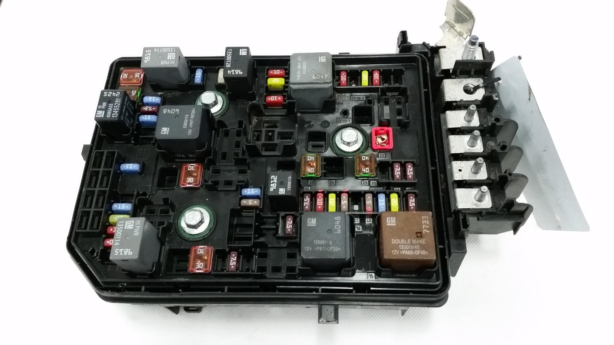 39069684 - OPEL ASTRA K 17R БЛОК ПРЕДОХРАНИТЕЛЕЙ-39069684