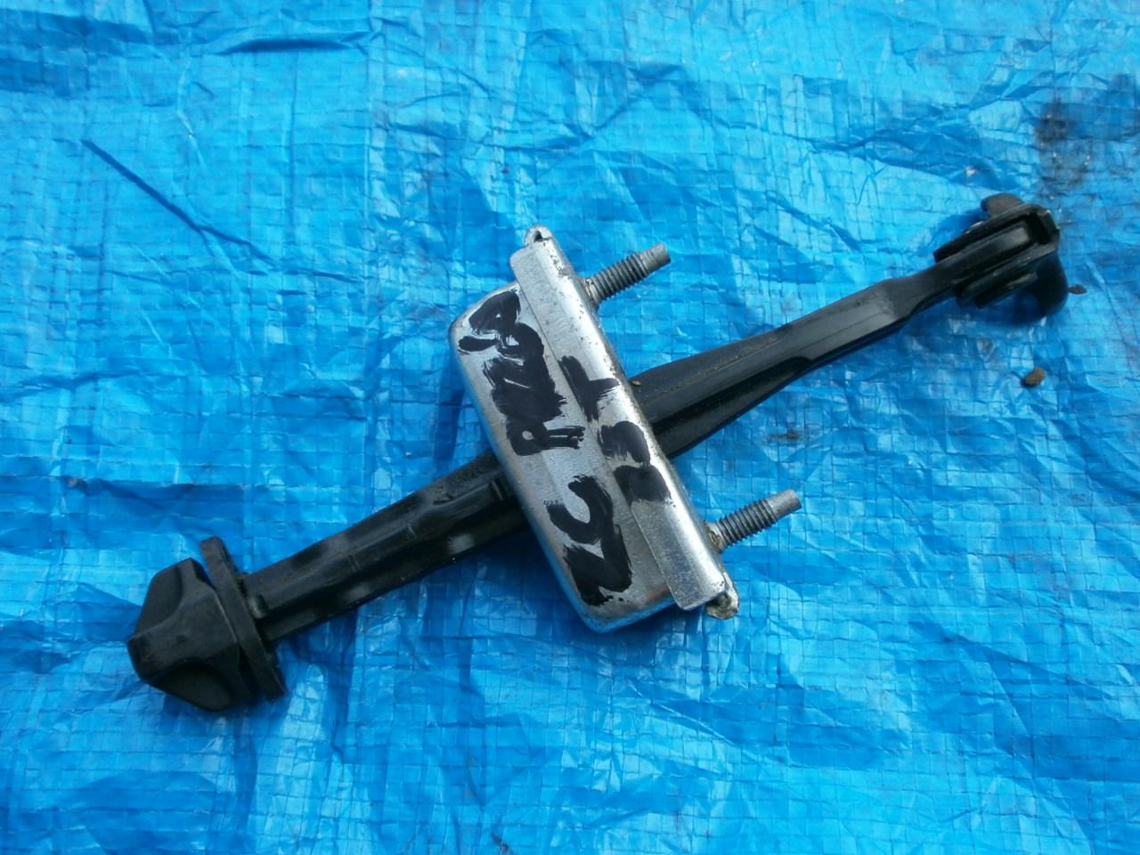 13301058 - OPEL-запчастини Zafira C Обмежувач дверей передній лівий