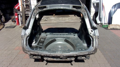 OPEL INSIGNIA A LIFT УНІВЕРСАЛ ЗАДНІЙ БРИЗКОВИКИ ВАННА Z10A