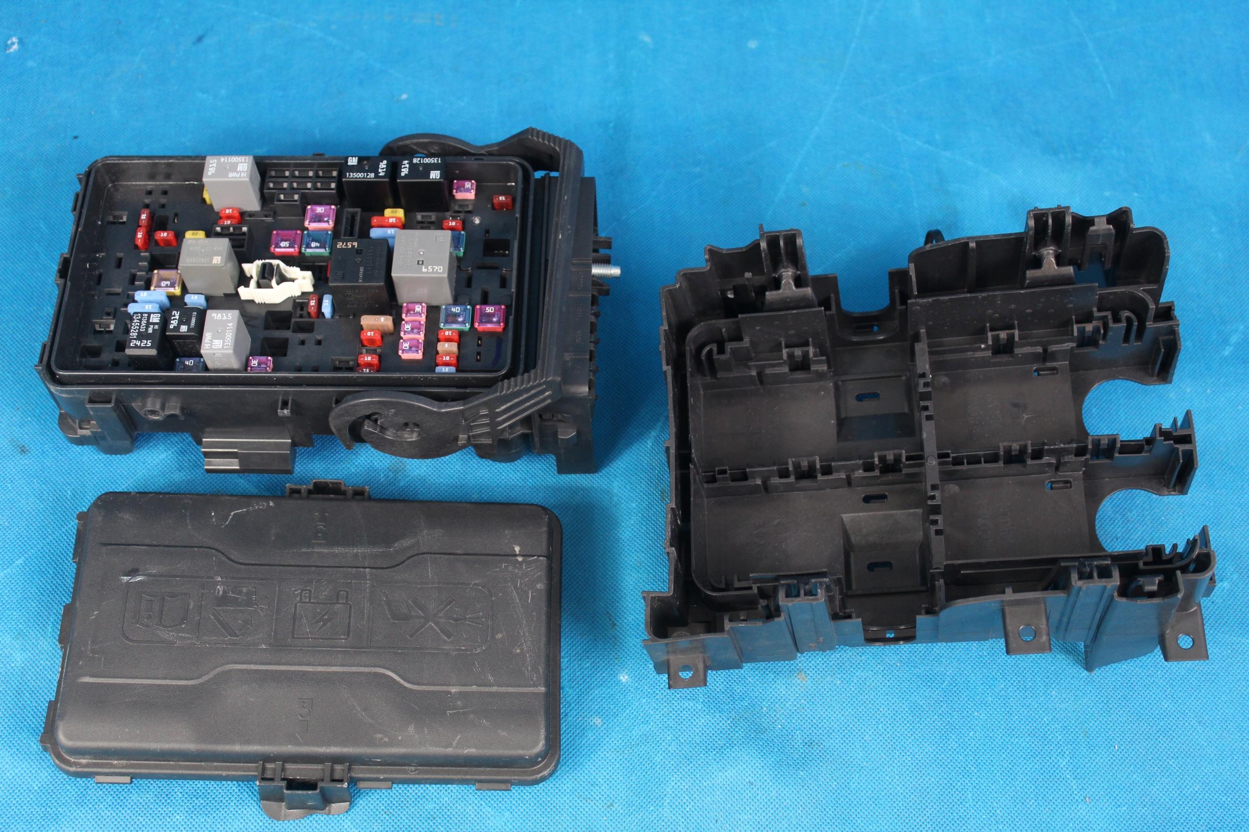 84137411 39116632 - OPEL INSIGNIA B БЛОК ПРЕДОХРАНИТЕЛЕЙ 1.5 TURB 18R