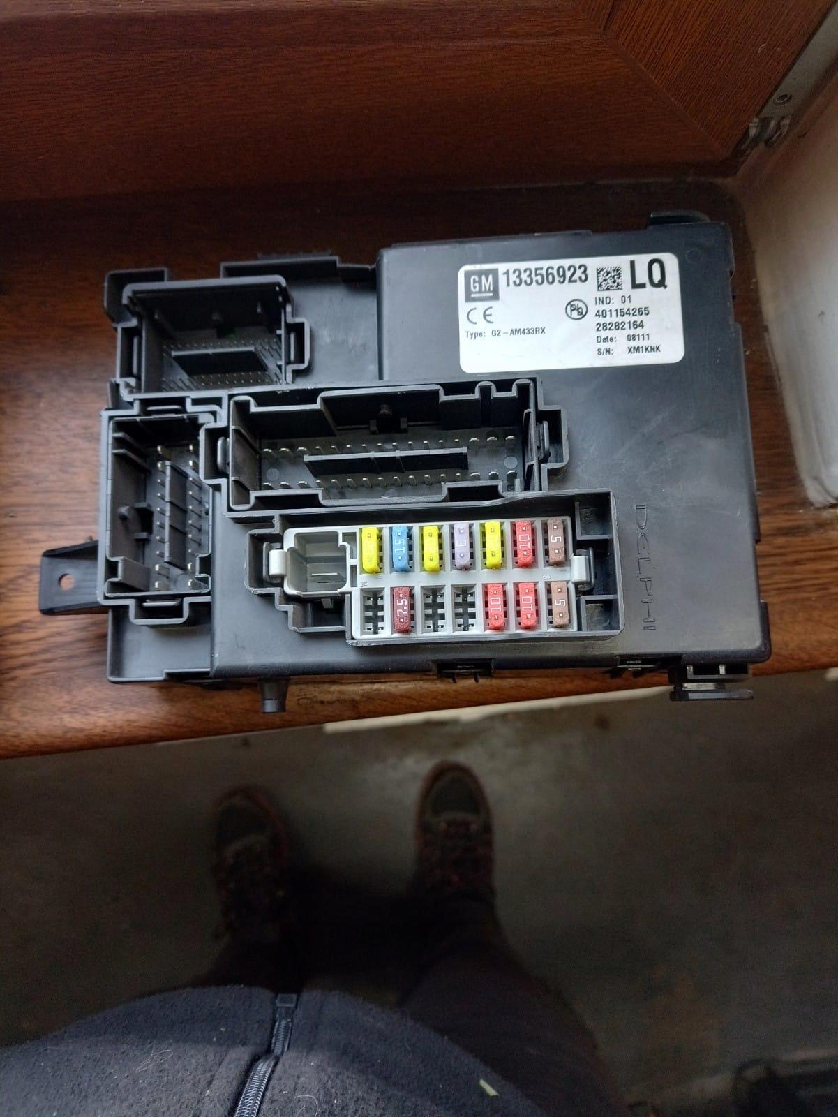 OPEL MERIVA II B КОРОБКА МОДУЛЬ BSI 13356923