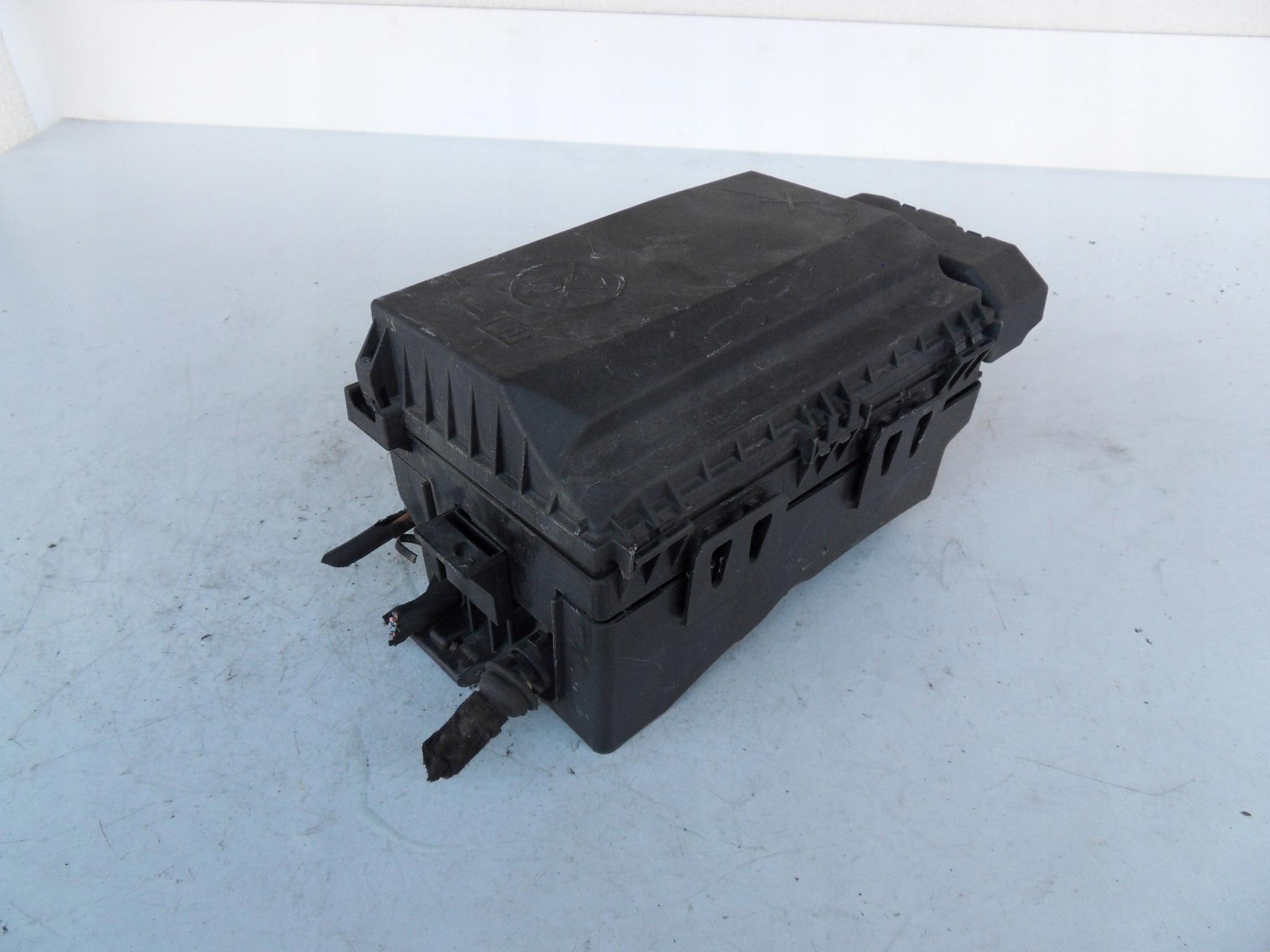 3 2012-2016 - OPEL ZAFIRA C 12 - 2.0 CDTI БЛОК ПРЕДОХРАНИТЕЛЕЙ