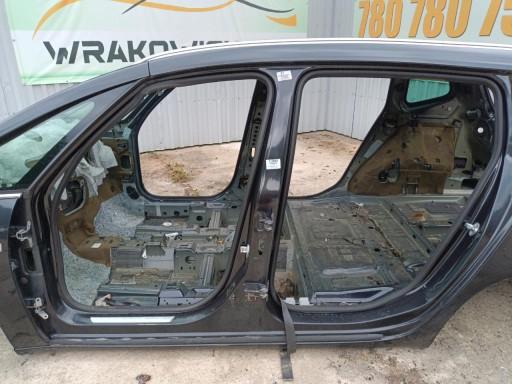 01 - OPEL ZAFIRA C ЧВЕРТНА СТОЯКА ЛІВА РАМА 01Q