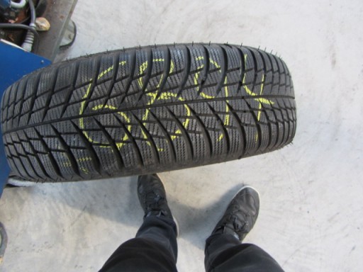 ШИНА BRIDGESTONE BLIZZAK LM001 215/65/17