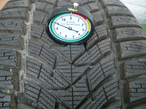 ЗИМОВА СПОРТИВНА ШИНА DUNLOP 5 245 40 19 RSC RUN FLAT BMW 98V ЯК НОВА