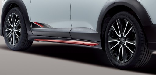 ОРИГИНАЛЬНЫЕ нижние боковые спойлеры MAZDA CX3