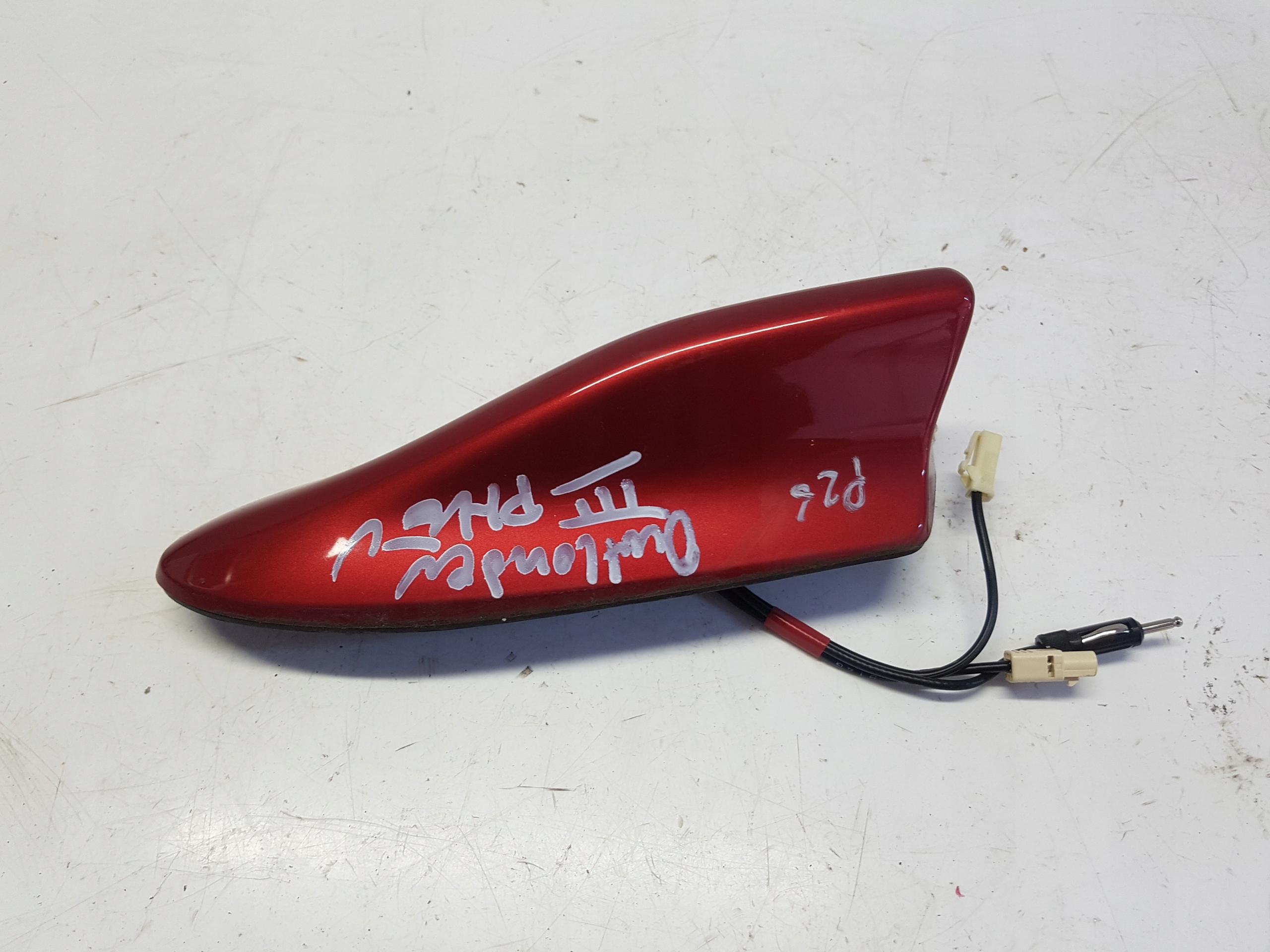 OUTLANDER III LIFT АНТЕНА НА ДАХУ АКУЛА