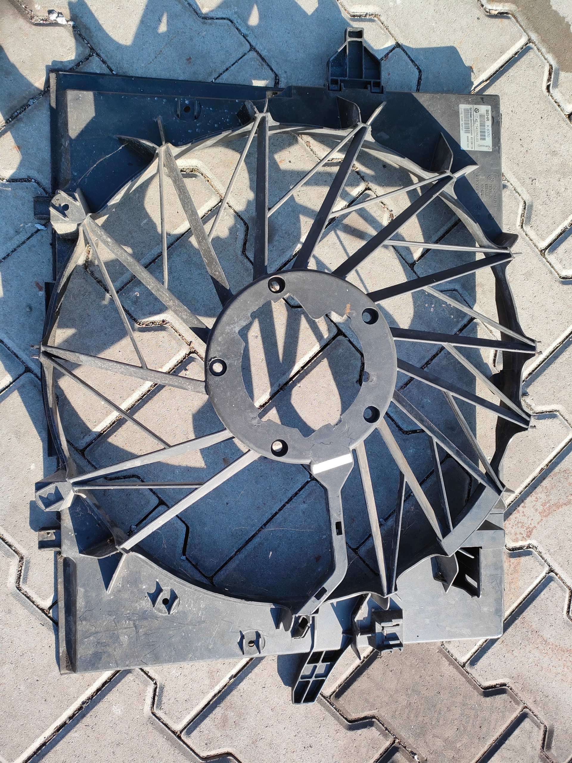 7543282 7543283 - Корпус вентилятора Bmw E60 E61 E63 E64