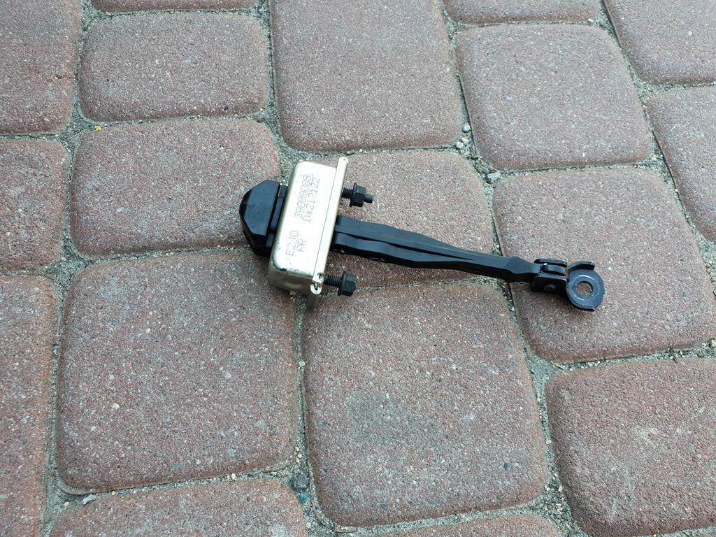Ограничитель двери Opel Insignia B 17R 39089087